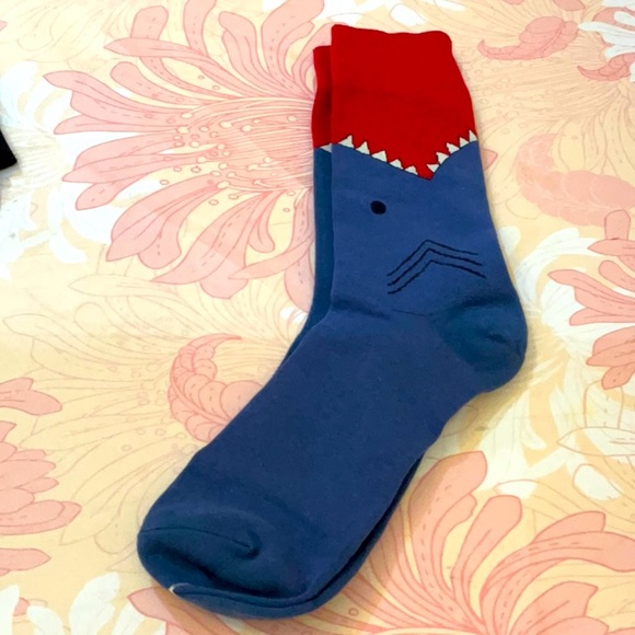 NWOT Mens shark novelty printed pattern socks. - Picture 1 of 3